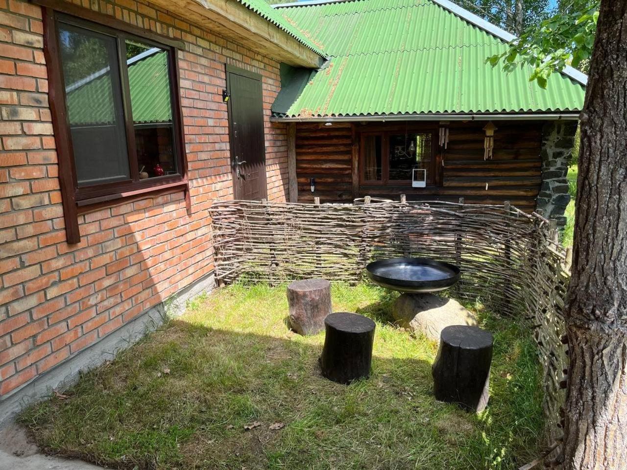 Zelenyi Rai Apartment Svityaz' Bilik gambar