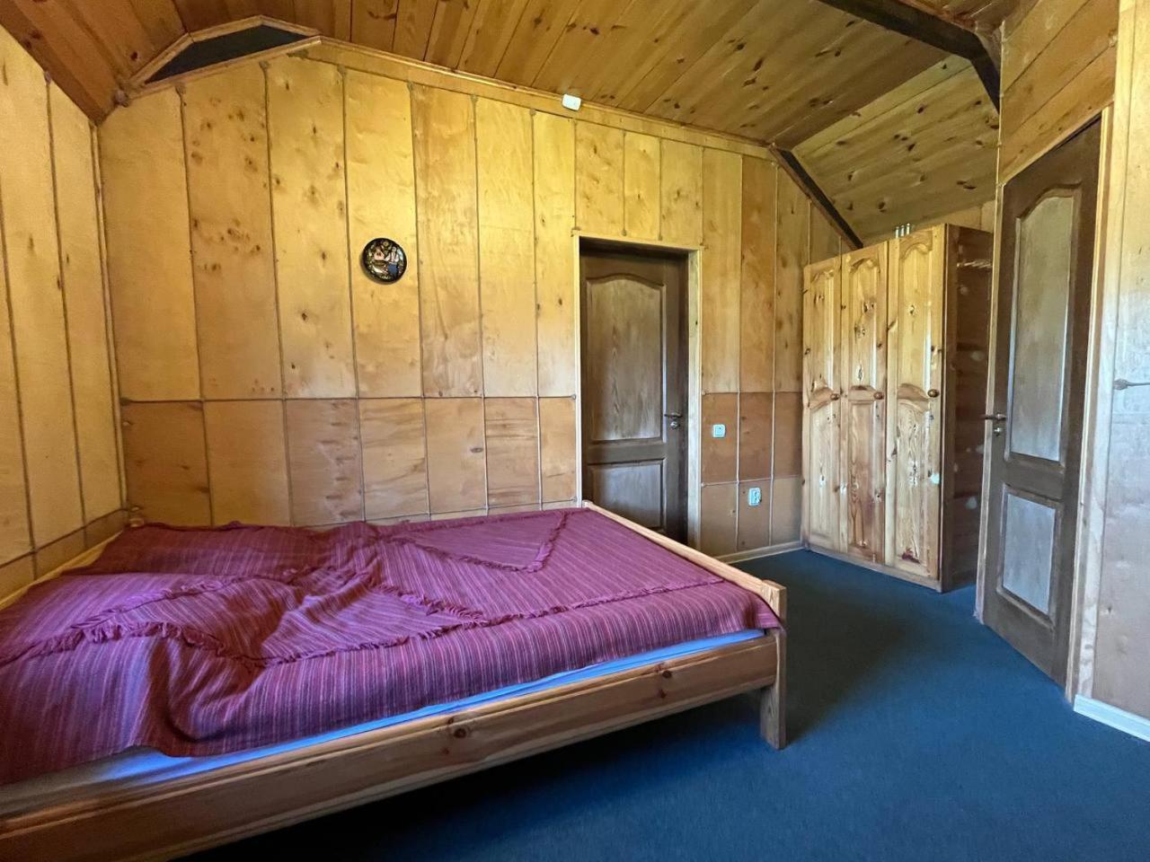Zelenyi Rai Apartment Svityaz' Bilik gambar