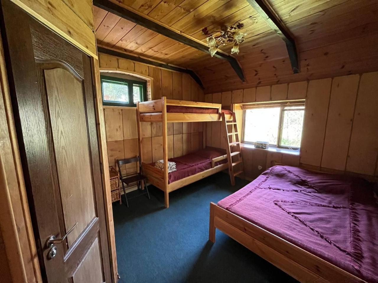 Zelenyi Rai Apartment Svityaz' Bilik gambar
