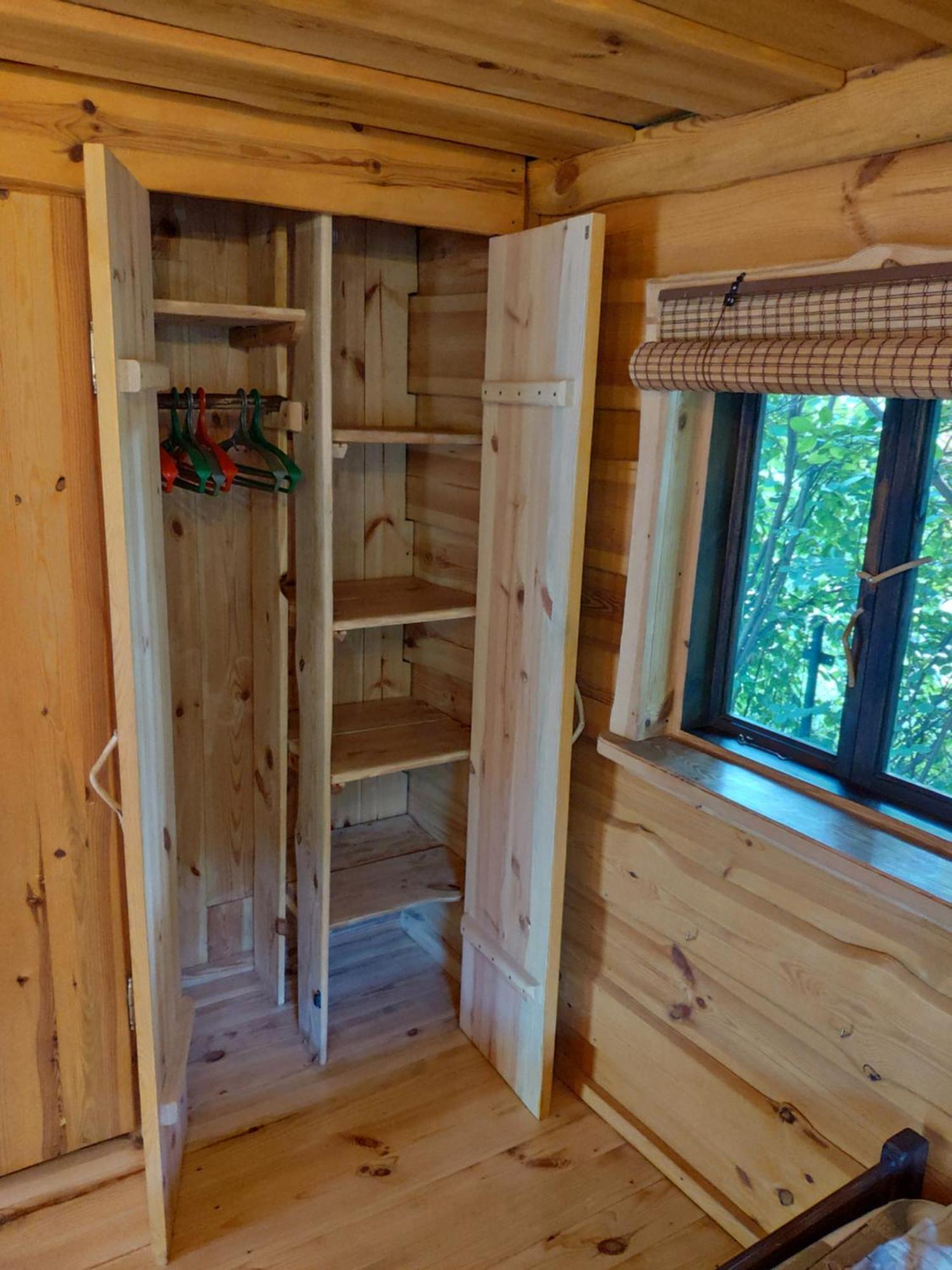 Zelenyi Rai Apartment Svityaz' Bilik gambar