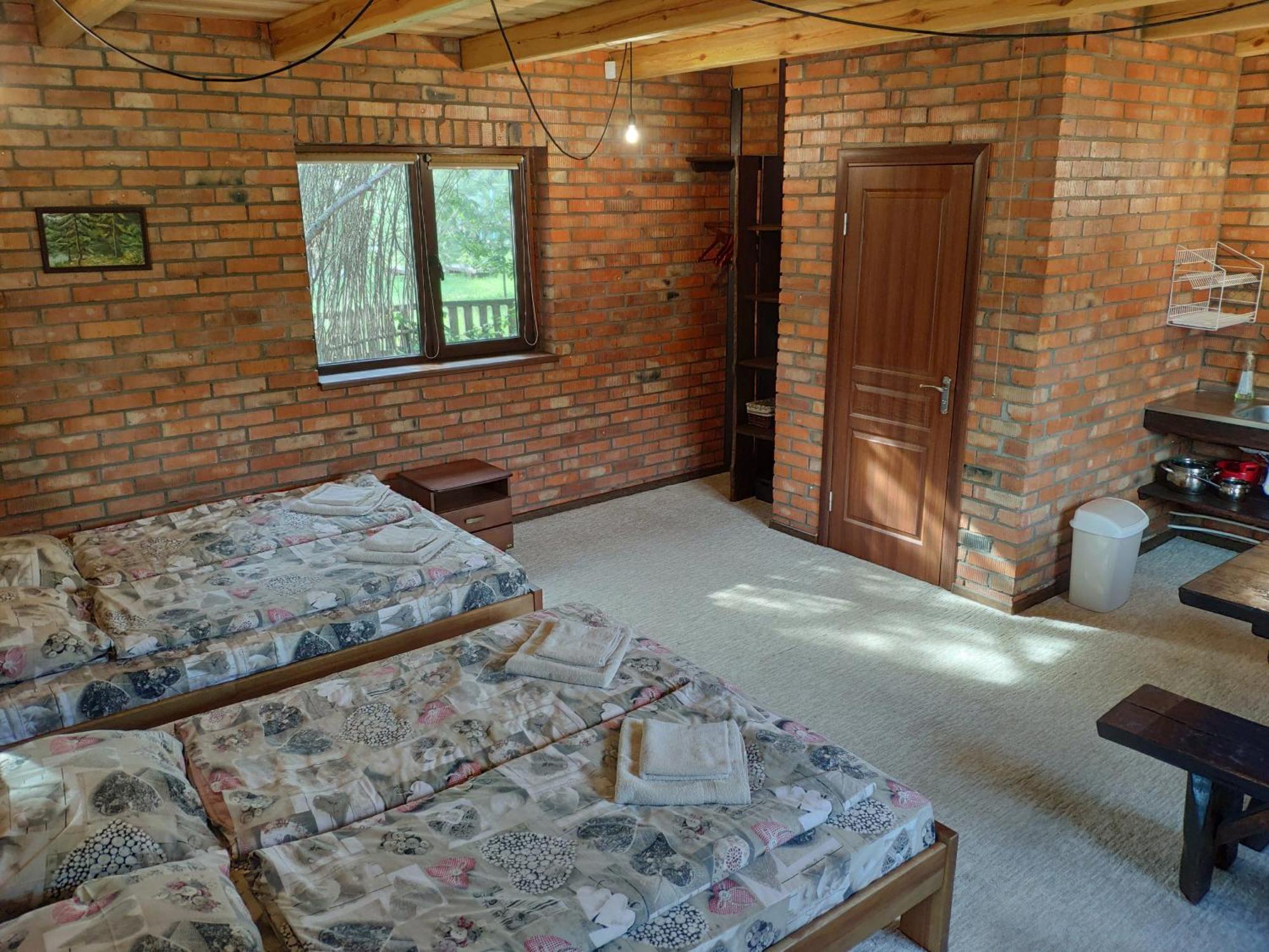 Zelenyi Rai Apartment Svityaz' Bilik gambar