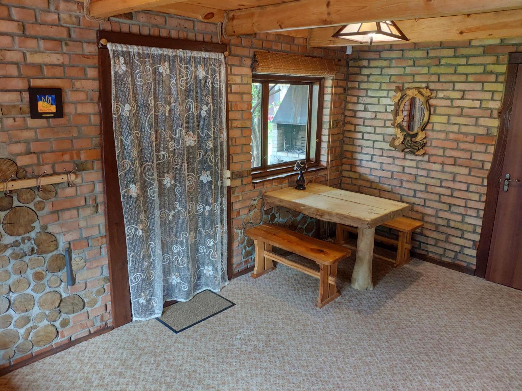 Zelenyi Rai Apartment Svityaz' Bilik gambar